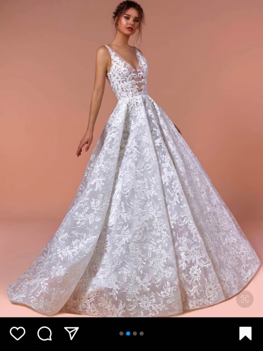 Romantic V-Neck Lace Ball Gown Wedding Dress in White